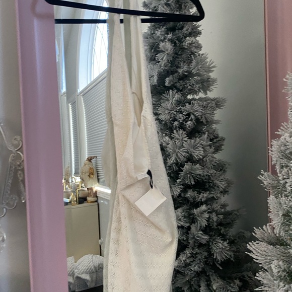 White halter dress mesh material - Picture 3 of 3